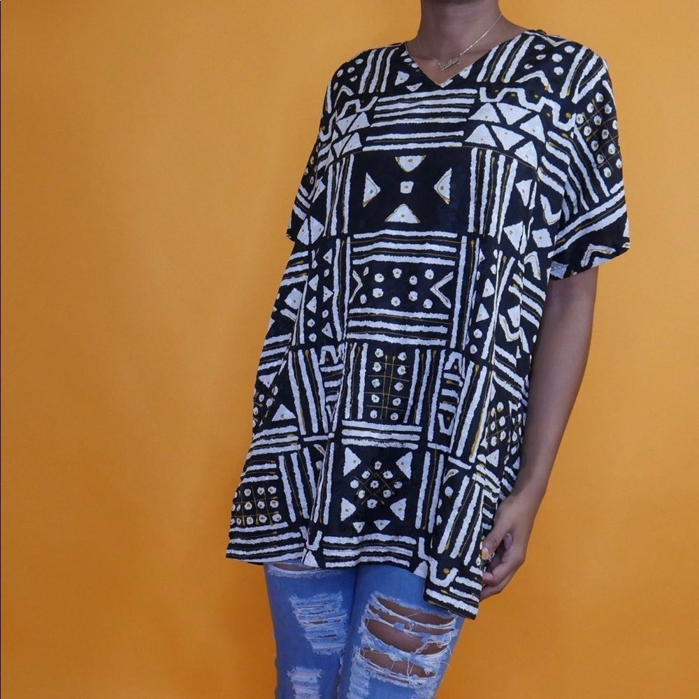 Vintage Oversized Black and white Tribal blouse S